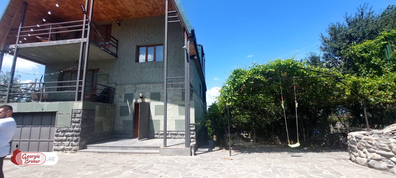 продается дом с новым ремонтом 10-комнат